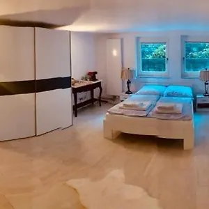 Souterrain Mit Separatem Eingang Und Bad Privatunterkunft